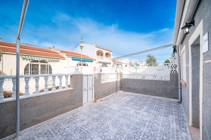 Image No.16-2 Bed Townhouse for sale