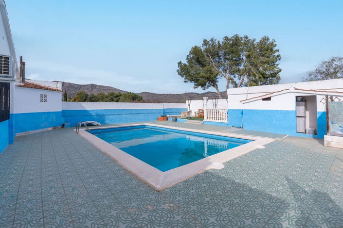Image No.11-3 Bed Country House for sale