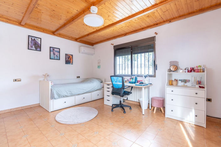 Image No.18-3 Bed Country House for sale