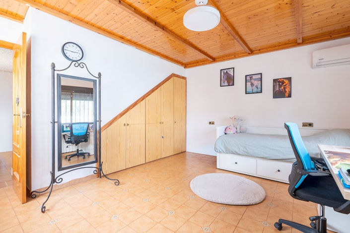 Image No.20-3 Bed Country House for sale