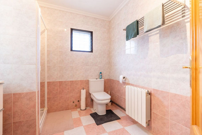 Image No.32-3 Bed Country House for sale