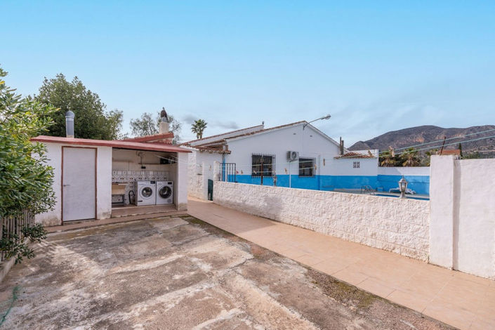 Image No.7-3 Bed Country House for sale