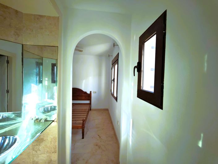 Image No.33-3 Bed Apartment for sale