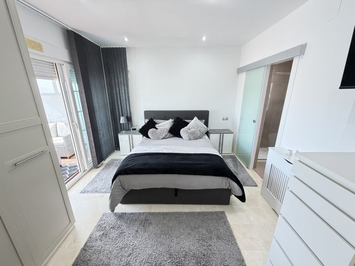 Image No.17-3 Bed Villa for sale