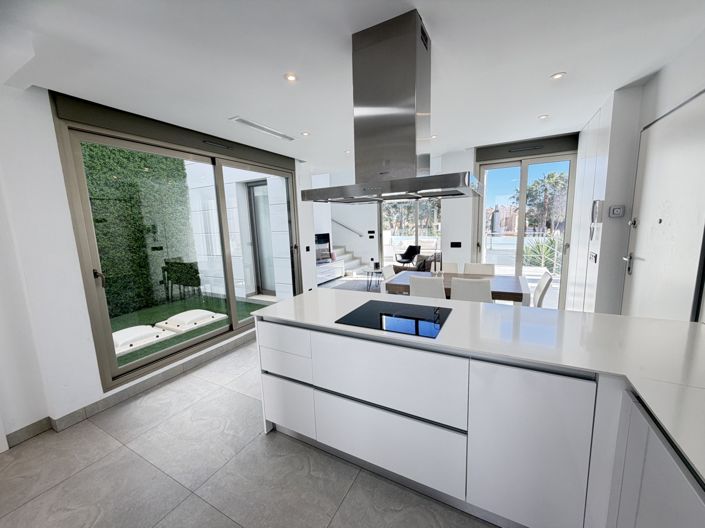 Image No.10-4 Bed Villa for sale