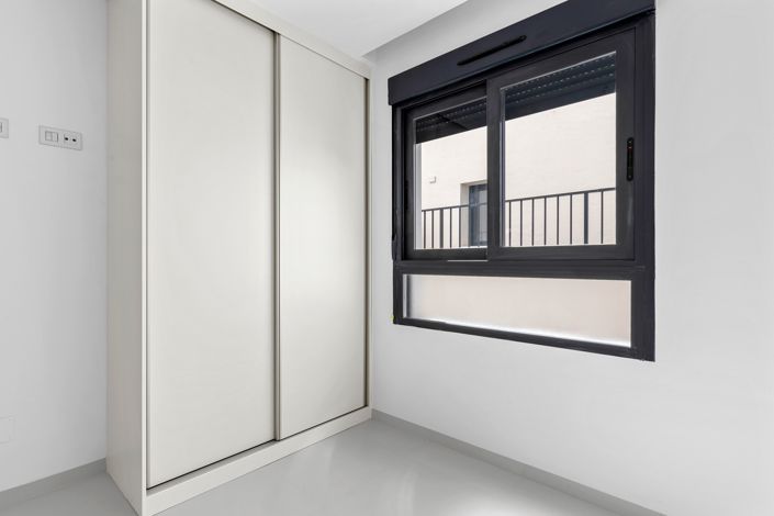 Image No.16-2 Bed Apartment for sale