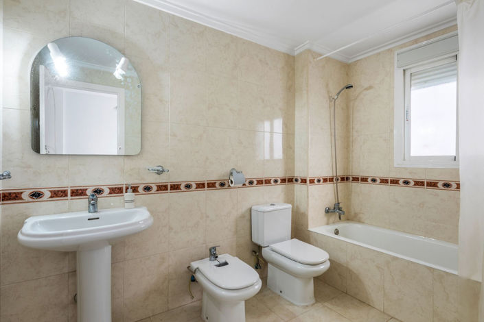 Image No.22-4 Bed Townhouse for sale