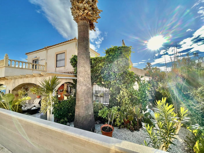 Image No.19-3 Bed Townhouse for sale