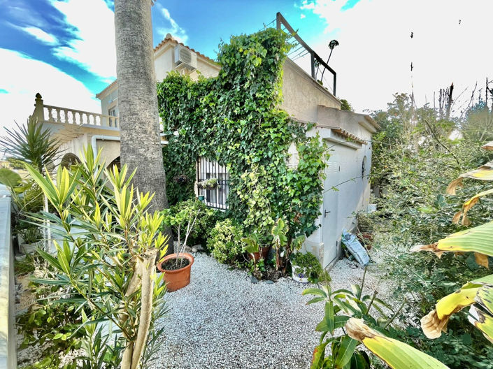 Image No.20-3 Bed Townhouse for sale