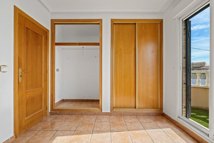 Image No.18-3 Bed Villa for sale