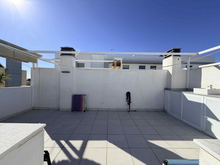 Image No.26-3 Bed Townhouse for sale