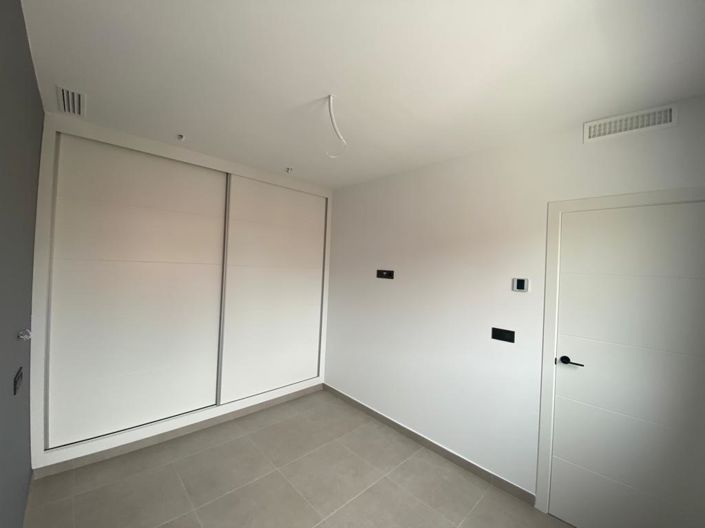 Image No.7-3 Bed Villa for sale