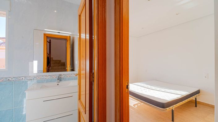 Image No.22-2 Bed Townhouse for sale