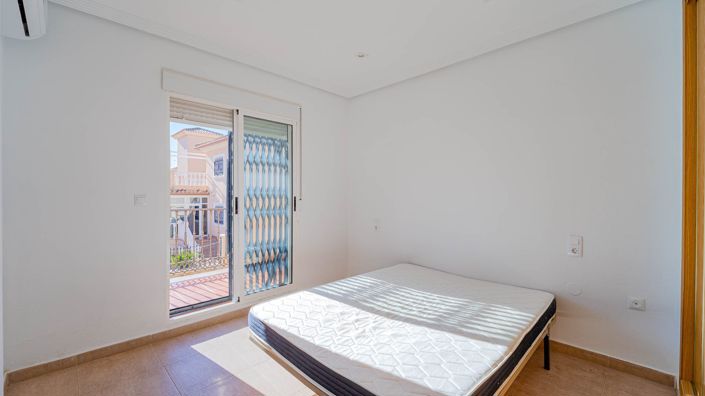 Image No.23-2 Bed Townhouse for sale