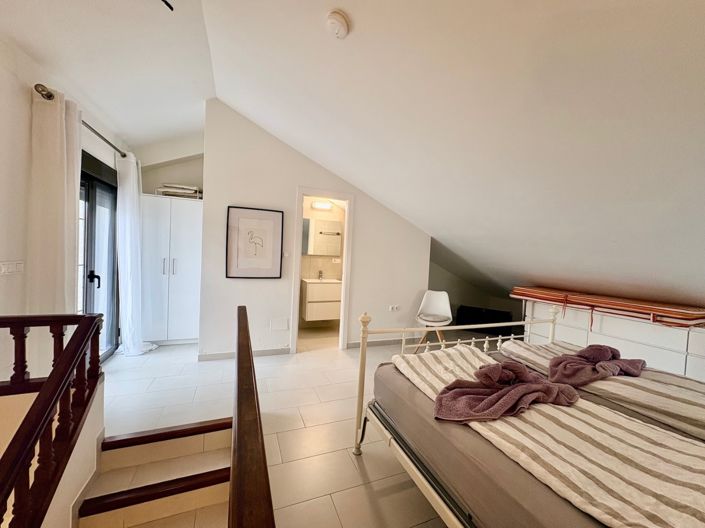 Image No.19-4 Bed Townhouse for sale