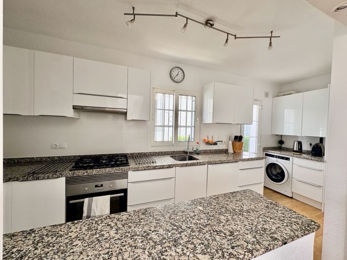 Image No.12-3 Bed Villa for sale