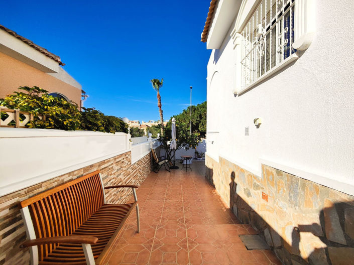 Image No.8-2 Bed Townhouse for sale