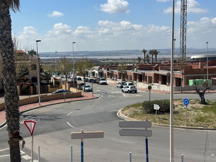 Image No.21-2 Bed Townhouse for sale