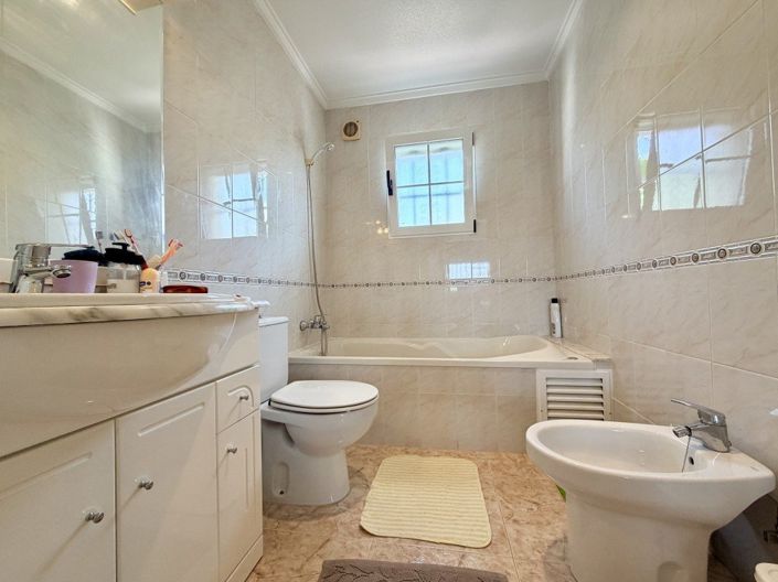 Image No.3-5 Bed Villa for sale