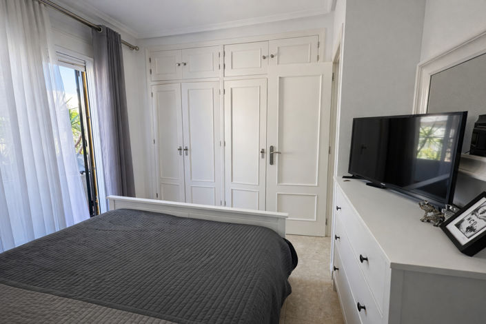 Image No.13-2 Bed Townhouse for sale