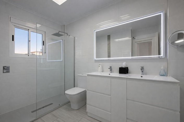 Image No.16-2 Bed Townhouse for sale