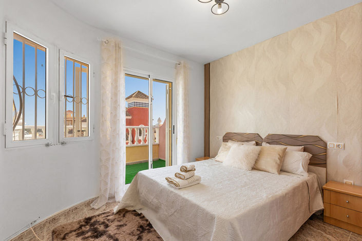 Image No.16-2 Bed Townhouse for sale