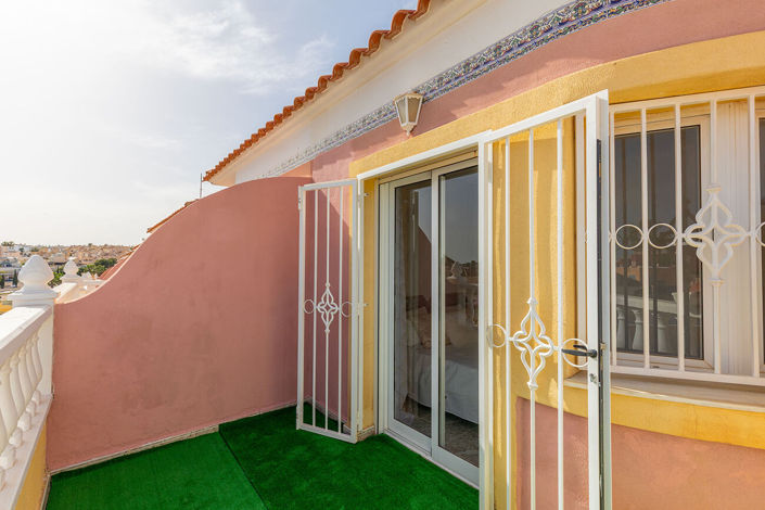 Image No.19-2 Bed Townhouse for sale