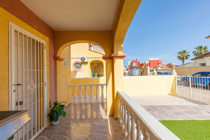 Image No.25-2 Bed Townhouse for sale