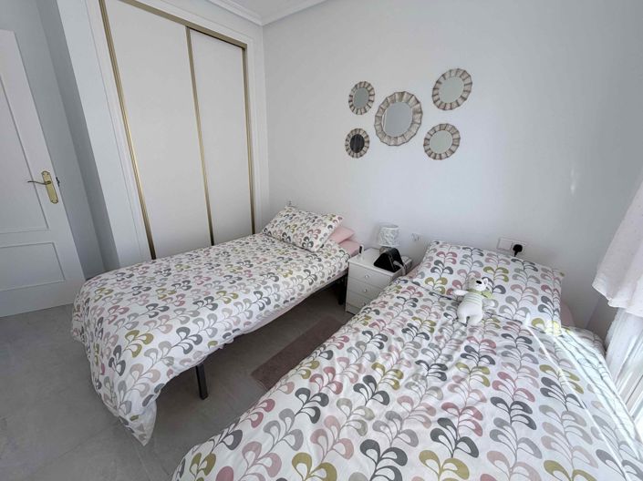 Image No.18-3 Bed Townhouse for sale