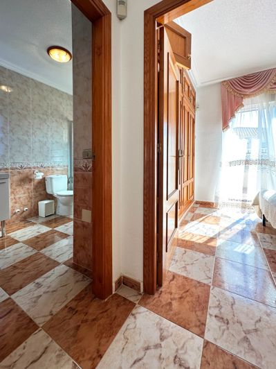 Image No.20-2 Bed Townhouse for sale