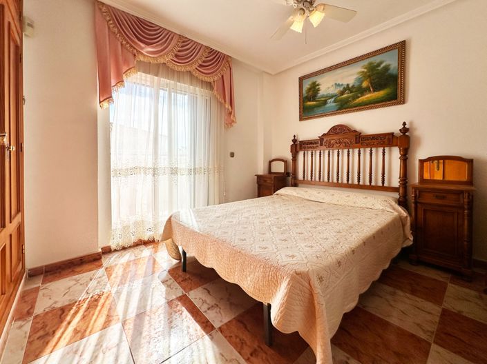 Image No.21-2 Bed Townhouse for sale