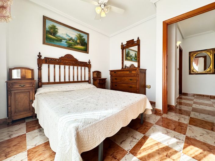 Image No.24-2 Bed Townhouse for sale