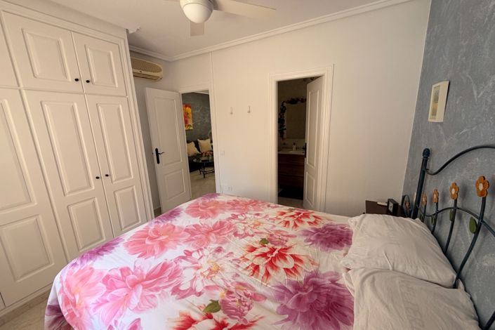 Image No.17-2 Bed Townhouse for sale