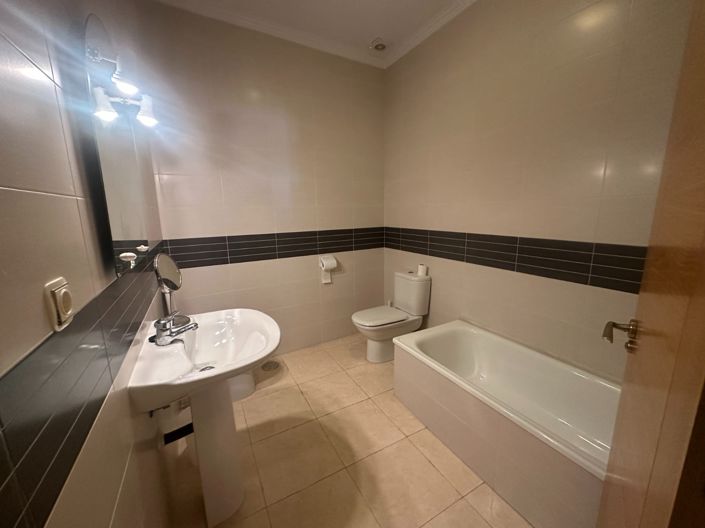 Image No.18-4 Bed Apartment for sale