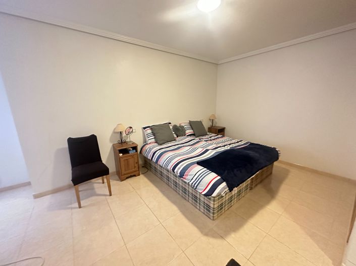 Image No.20-4 Bed Apartment for sale