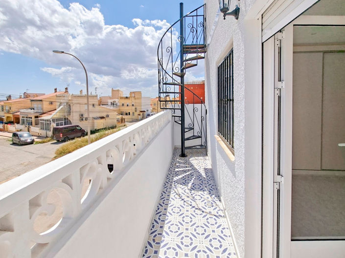 Image No.11-1 Bed Townhouse for sale
