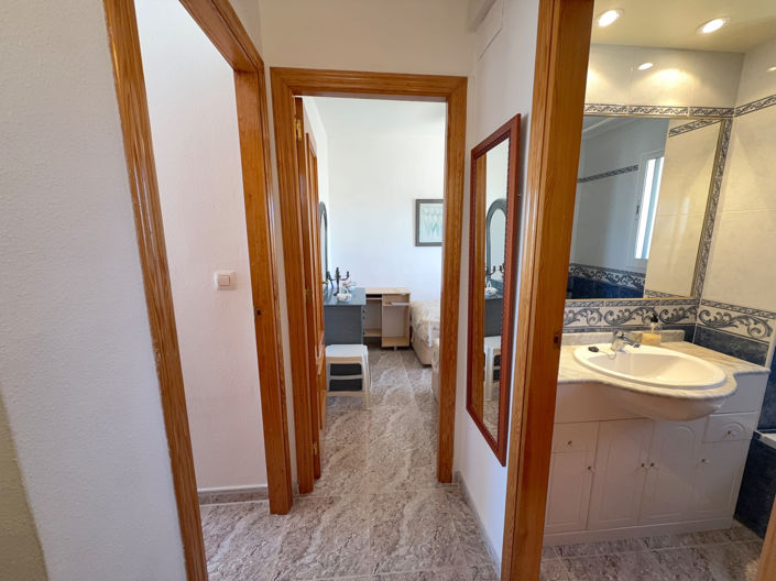 Image No.21-2 Bed Townhouse for sale