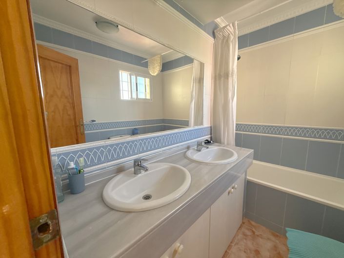 Image No.7-3 Bed Villa for sale