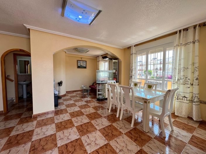 Image No.12-4 Bed Townhouse for sale