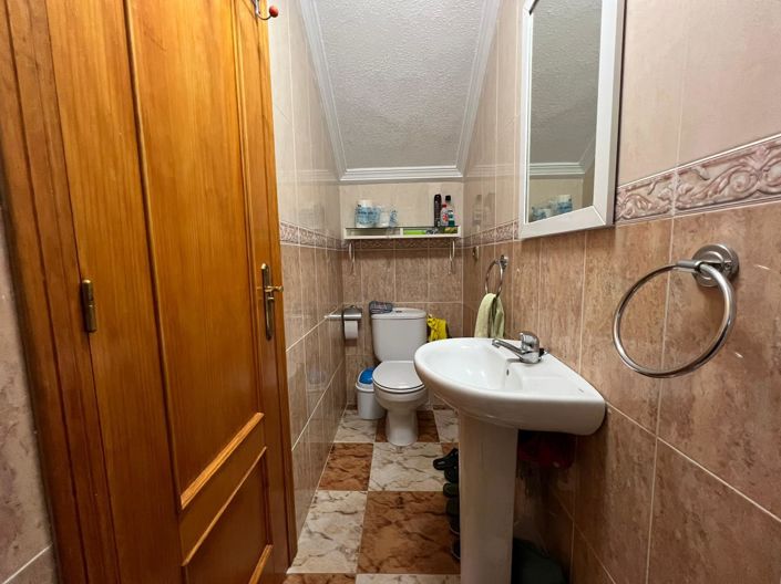 Image No.21-4 Bed Townhouse for sale