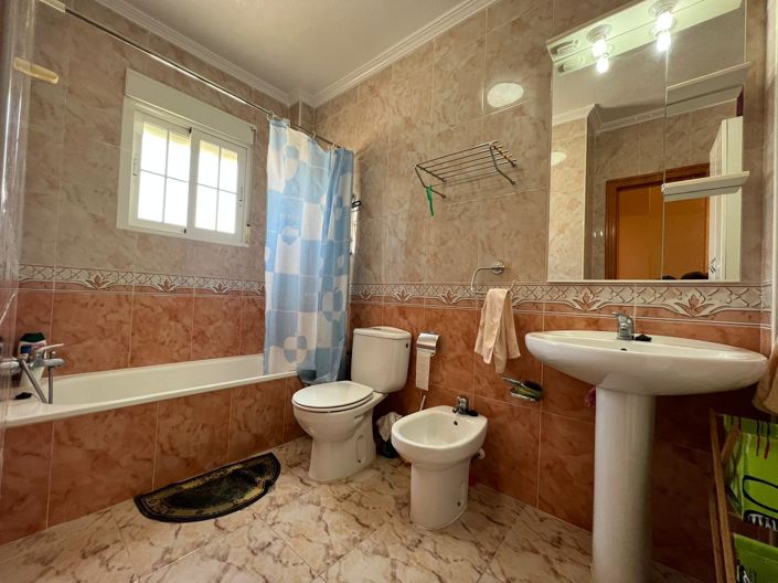Image No.26-4 Bed Townhouse for sale