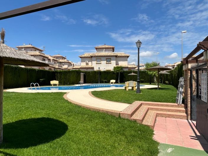 Image No.4-4 Bed Townhouse for sale