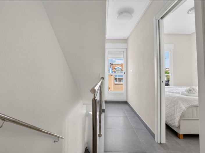 Image No.18-3 Bed Townhouse for sale