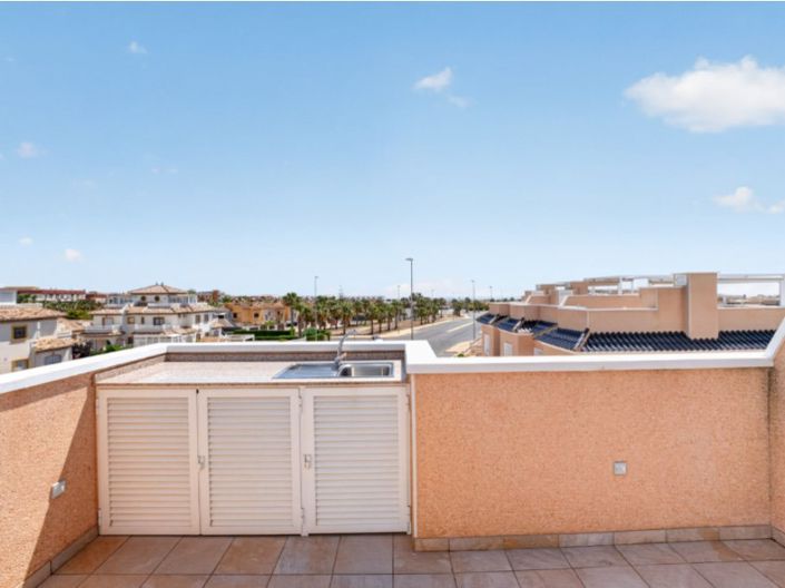 Image No.27-3 Bed Townhouse for sale