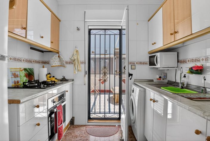 Image No.12-3 Bed Townhouse for sale