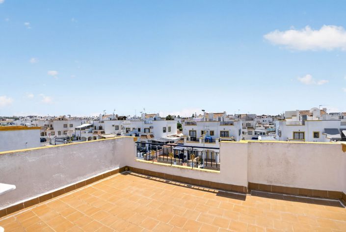 Image No.24-3 Bed Townhouse for sale