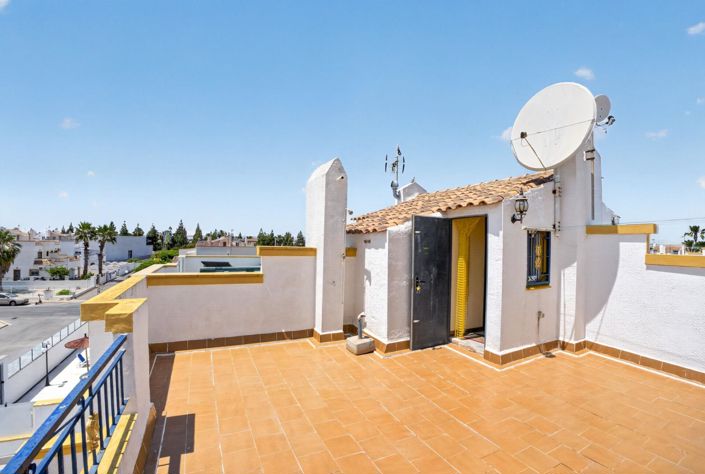 Image No.25-3 Bed Townhouse for sale