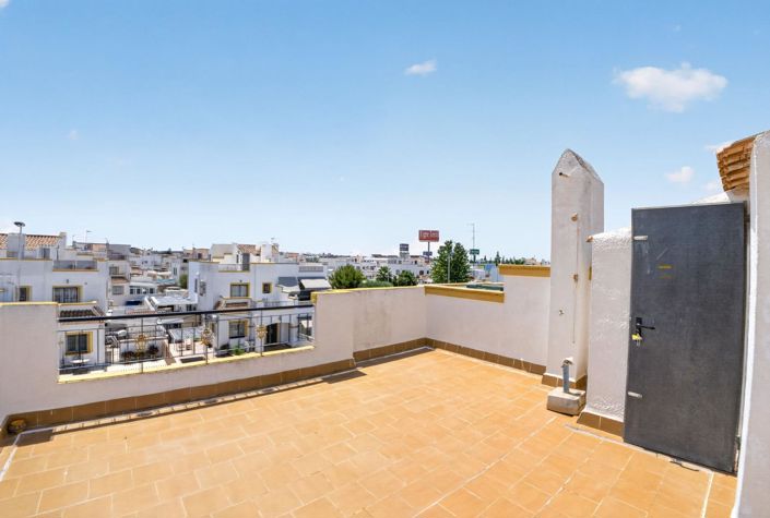 Image No.26-3 Bed Townhouse for sale