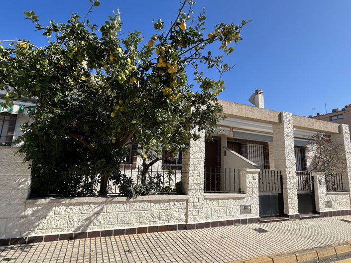 Image No.2-4 Bed Townhouse for sale