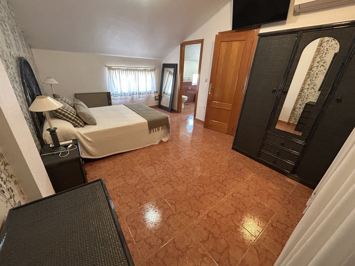 Image No.23-4 Bed Townhouse for sale